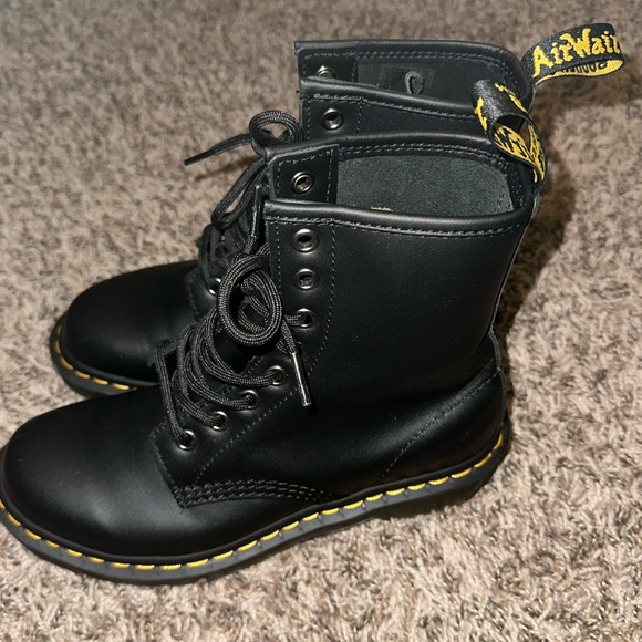 1460 Women’s Nappa Leather Lace up Dr. Martens - Picture 3 of 8
